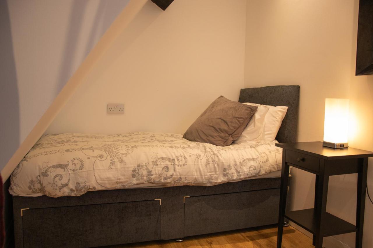 בברלי Rose & Crown Rooms מראה חיצוני תמונה