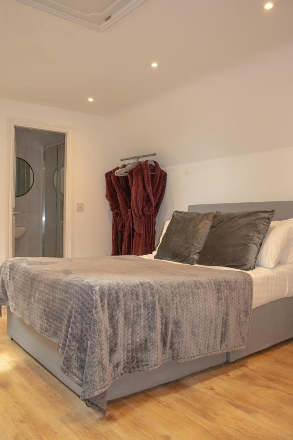 בברלי Rose & Crown Rooms מראה חיצוני תמונה